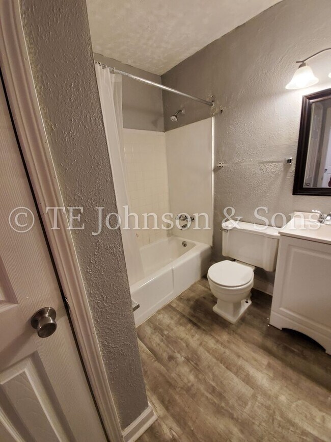 Building Photo - Sterling Pointe Apartments – Updated 2 Bedroom Living in West End Winston-Salem