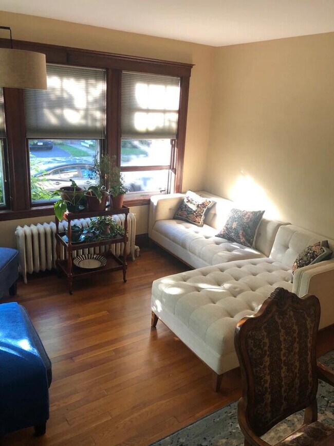 Building Photo - 112 Manthorne Rd