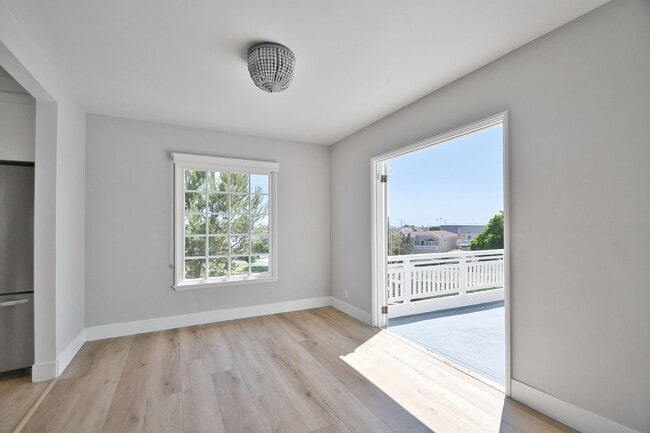 Building Photo - 2 Bed 1 Bath Home in Manhattan Beach Hill ...