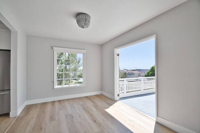 Building Photo - 2 Bed 1 Bath Home in Manhattan Beach Hill Section
