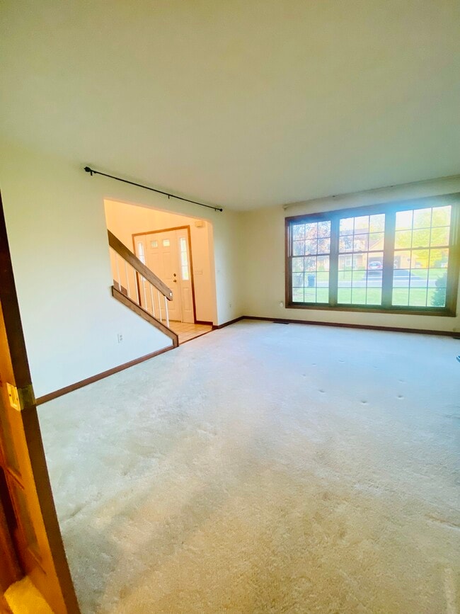 Building Photo - 473 Montvale Ln