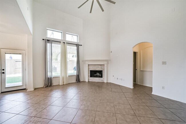 Building Photo - 6207 Holly Oaks Court