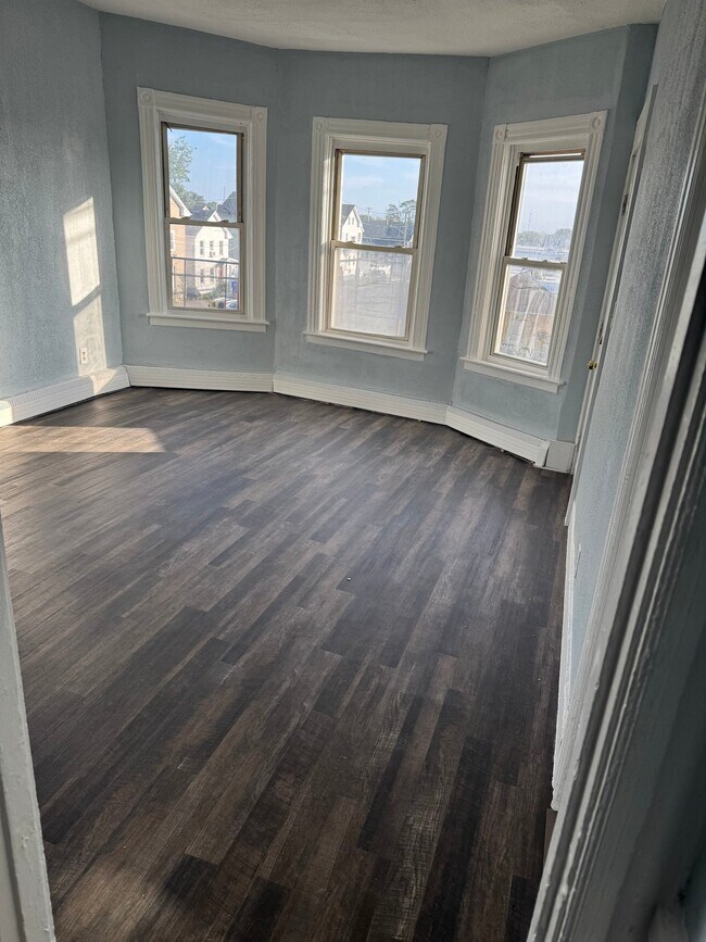 Building Photo - 821 Potters Ave