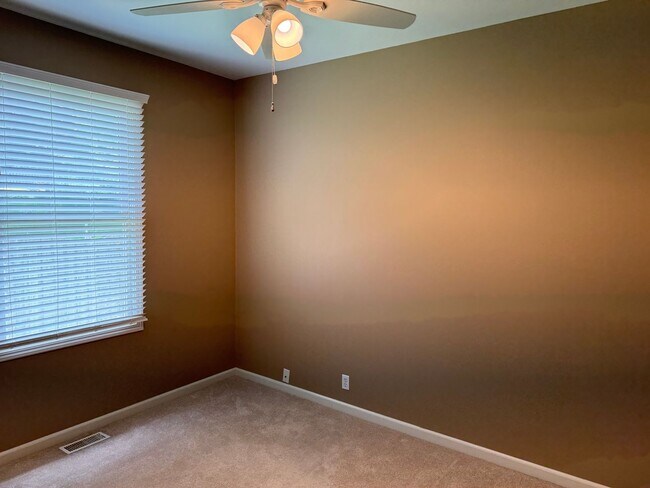 Building Photo - Elkhorn Home For Rent In Quiet Neighborhood