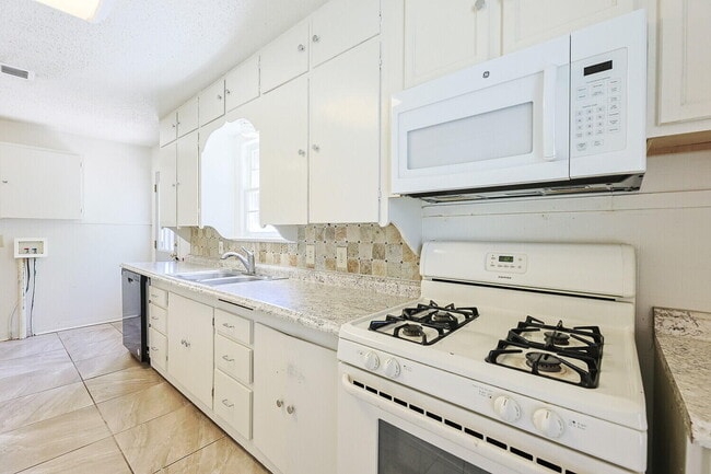 Building Photo - 2305 21st St