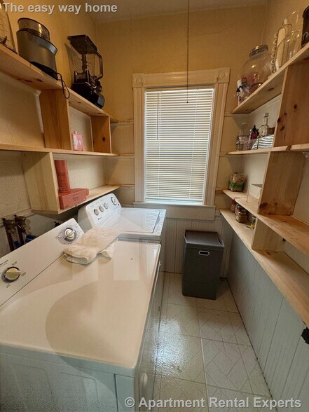 Building Photo - 22 Spencer Ave