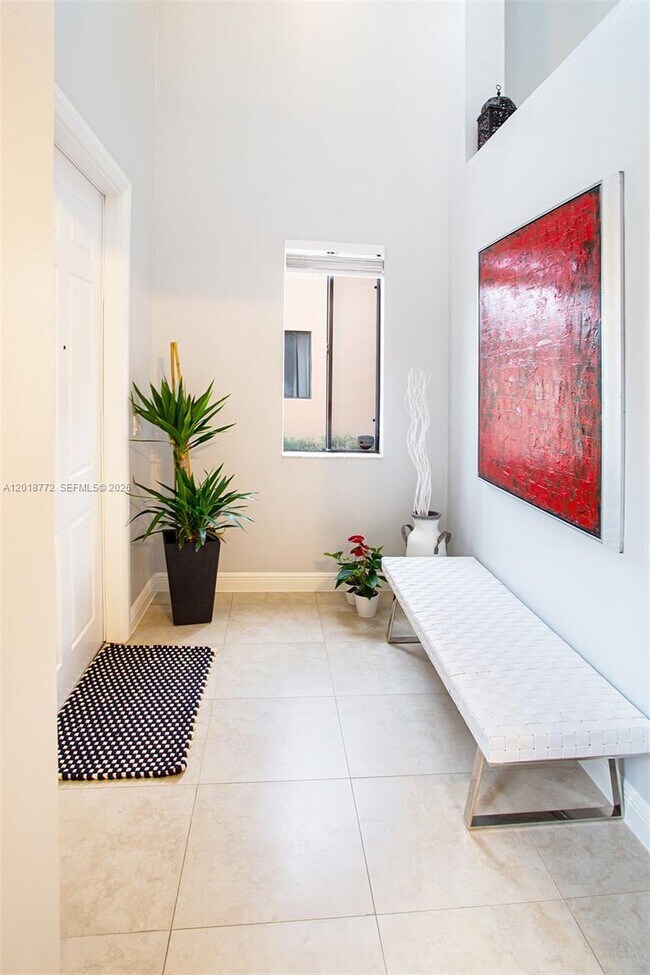 Building Photo - 2412 Venetian Way