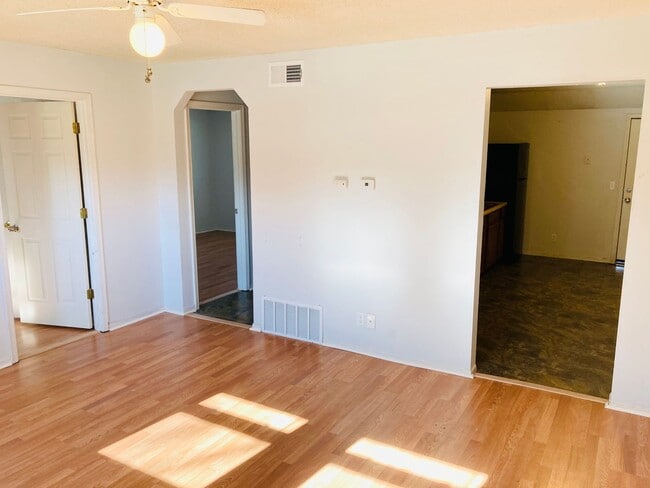 Building Photo - Affordable 2 Bedroom Apartment!