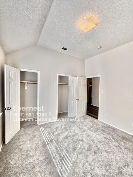 Building Photo - 1608 Willow Creek