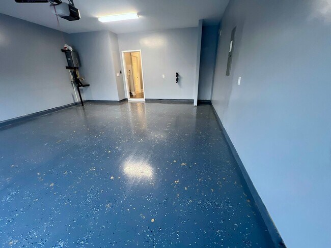 Building Photo - Prestigious 4 Bedroom Home on the Crystal ...