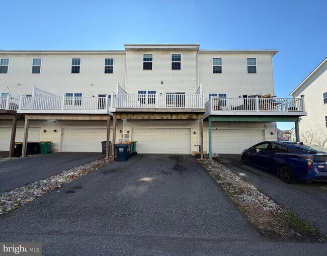 Building Photo - 122 Ridgemont Dr