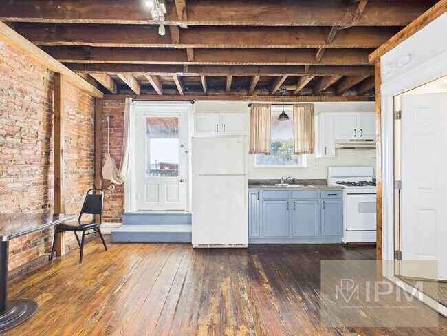 Building Photo - 219 S Union St