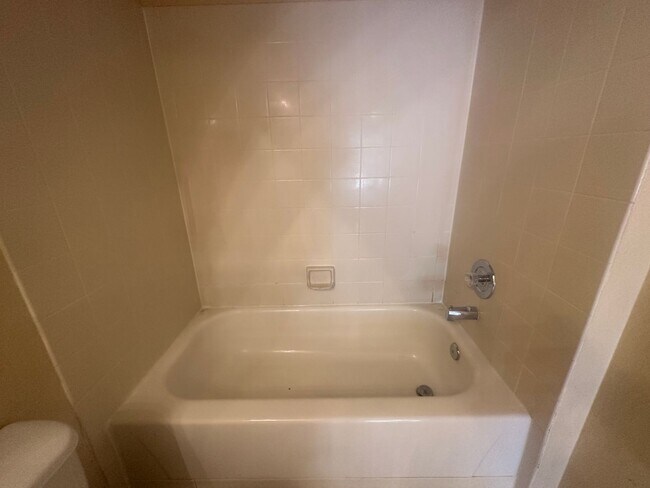 Building Photo - Gilbert home with community pool.