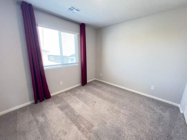 Building Photo - 4 bedroom, 2.5 bathroom home located in North West, Las Vegas