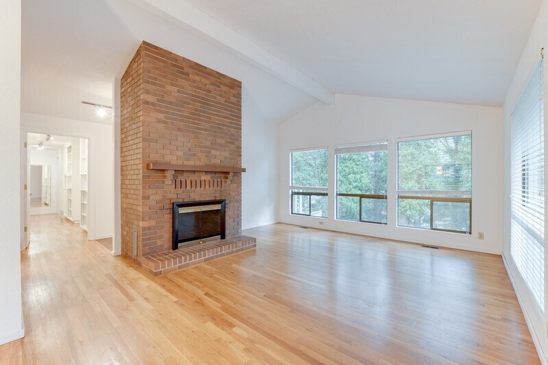 Building Photo - 1614 NE 199th Ct