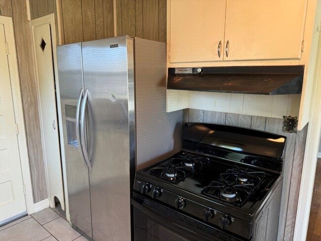 Building Photo - Ask about our MOVE IN SPECIAL, Military Discounts available! Two bed, One bath home in Midwest City!