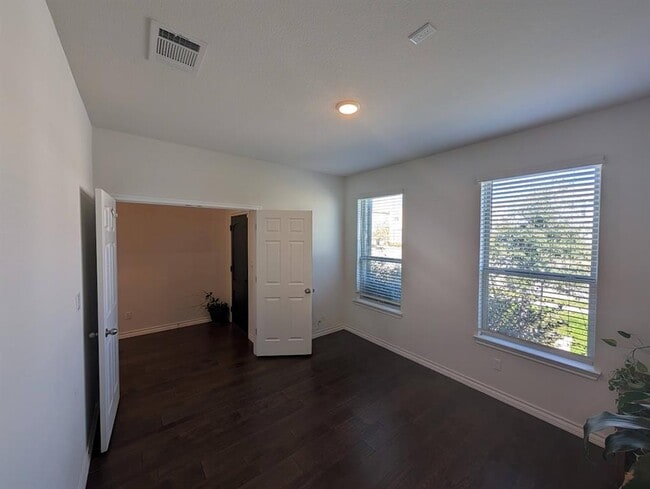 Building Photo - 6601 Folsom Ave