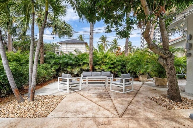 Building Photo - 5301 N Flagler Dr