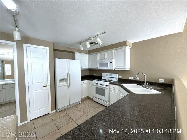 Building Photo - SILVERADO RANCH – 2ND FLOOR CONDO IN A GAT...