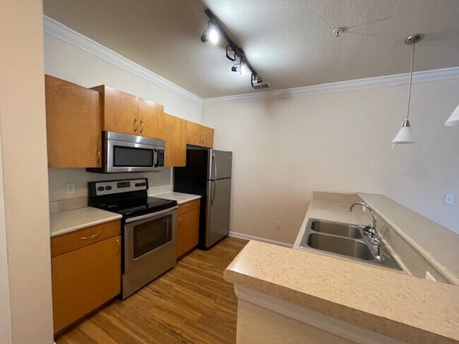 Building Photo - Gardens of Bridgehampton - 2 Bed - 2 bath ...