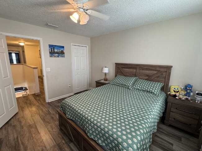 Building Photo - Spring Move in Special:  2nd month rent is FREE if you sign a lease before the end of July.