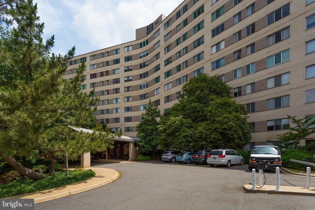 Building Photo - 1200 N Nash St