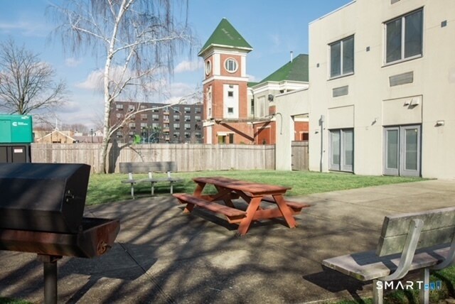 Building Photo - 49 Day St