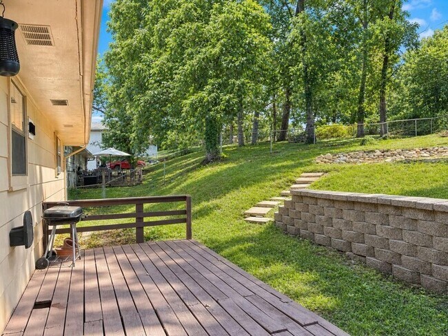 Building Photo - 1606 Lisa Lynn Dr