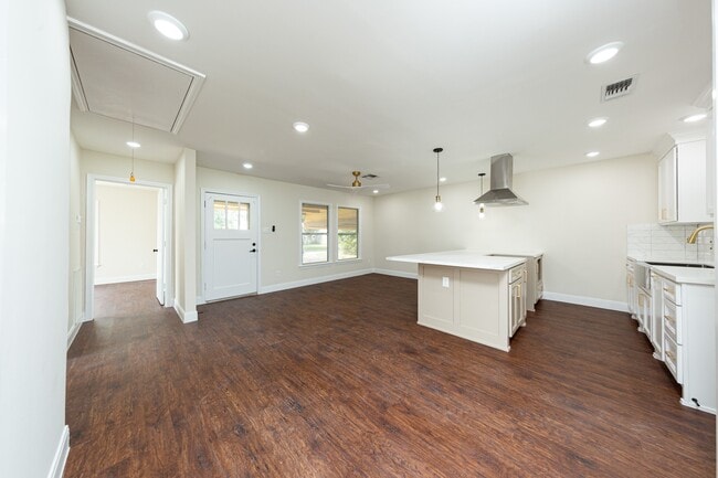 Building Photo - 913 Willow St