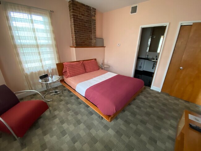 Building Photo - 116 W Newton St