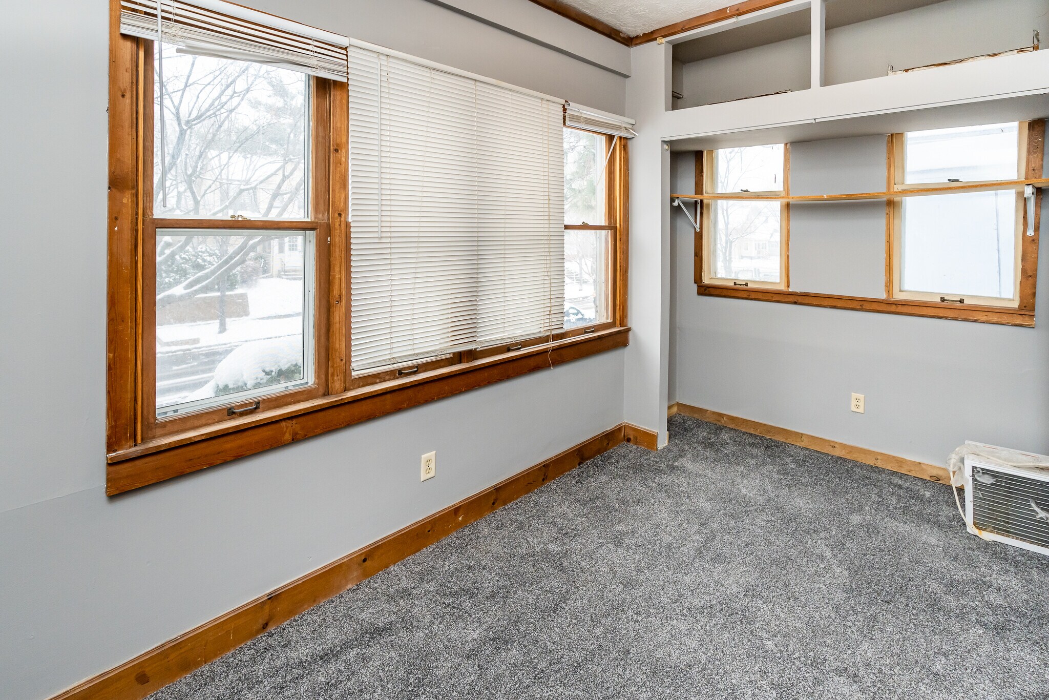 Building Photo - 818 Edmund Ave W