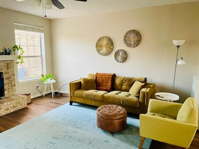 Building Photo - 4301 Lavaca Dr