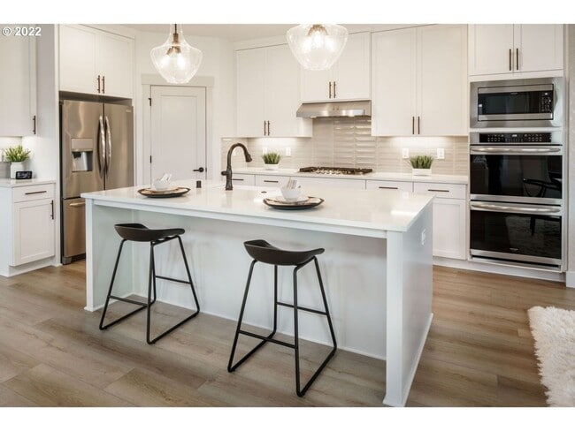 Building Photo - Charming Newer Model Home!