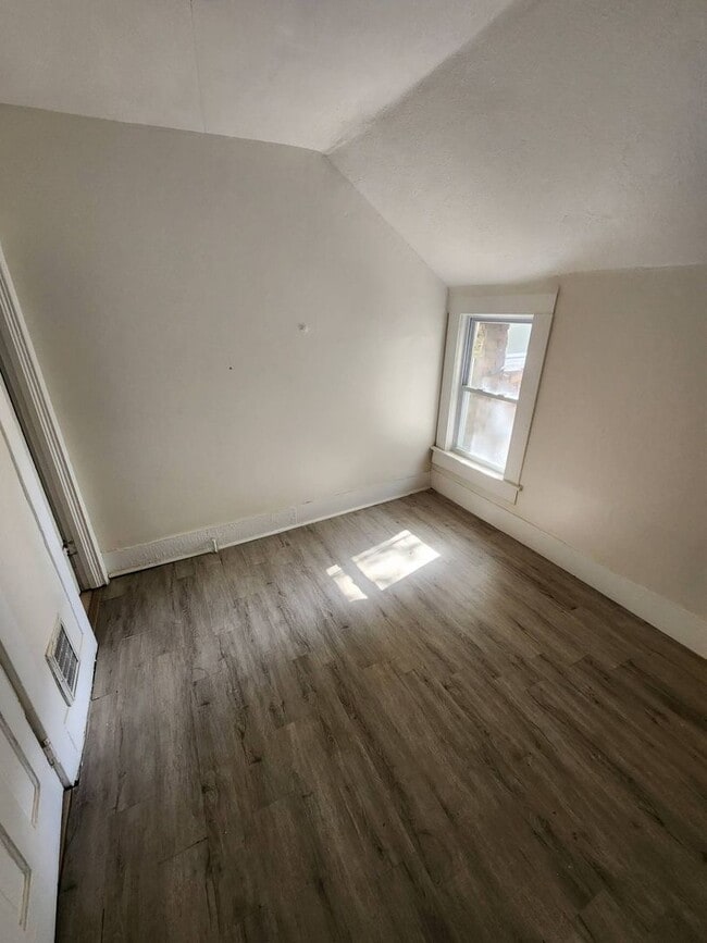 Building Photo - 2186 E 89th St