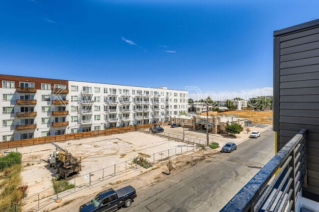 Building Photo - 4100 E Warren Ave