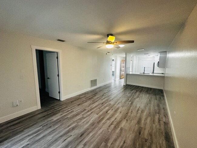 Building Photo - 2 Bed/2 Bath, 1 story Villa in Veterans Villas AVAILABLE May 11th!