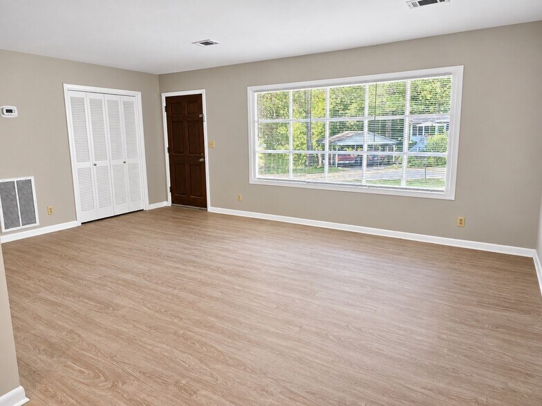 Building Photo - 1304 Brockton Dr