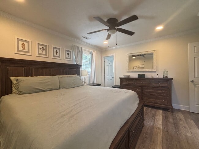 Building Photo - Lovely on Lance