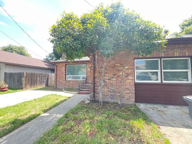 Primary Photo - 3 bed / 2 ba house - Yuba City