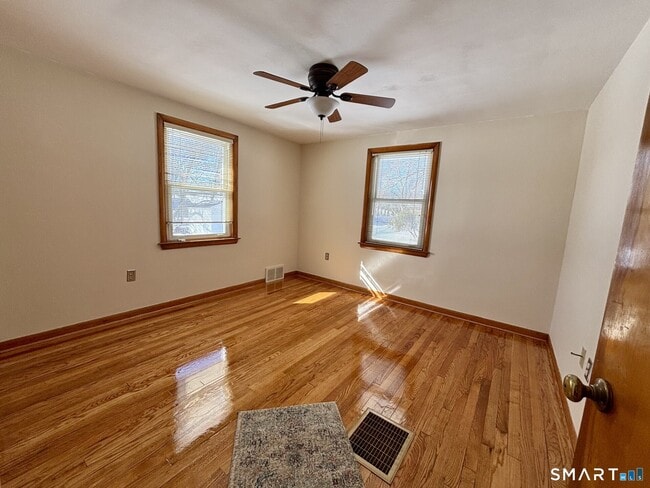 Building Photo - 148 Edgewood Dr