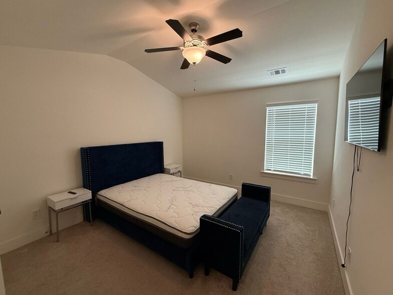 Building Photo - 5318 Radford Loop