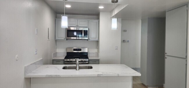Building Photo - 2255 Cahuilla St