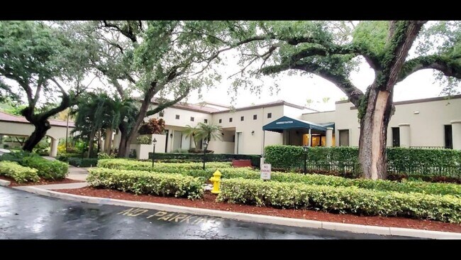 Building Photo - 9440 Poinciana Pl