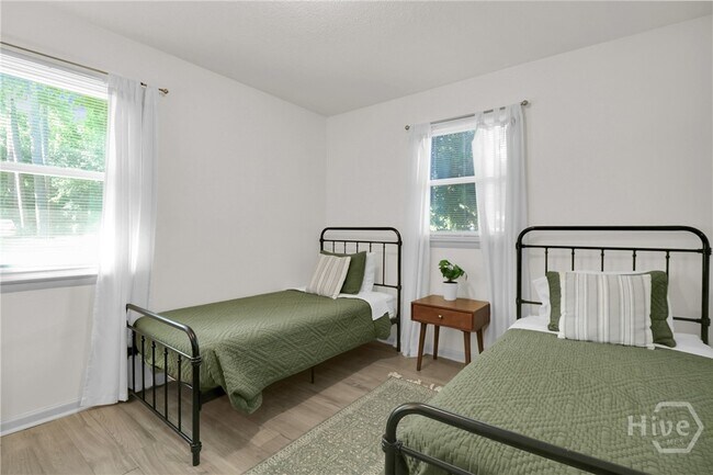 Building Photo - 125 Nassau Dr
