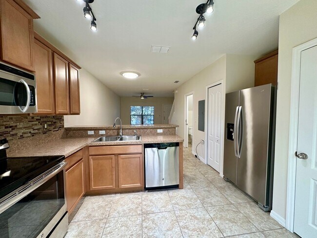 Building Photo - 1121 Trillium Park Ln