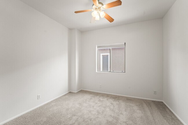Building Photo - 734 W Fruit Tree Ln