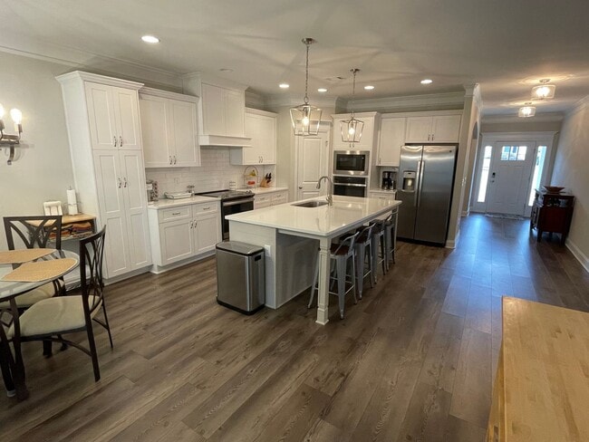 Building Photo - 819 Lost Grv Trl