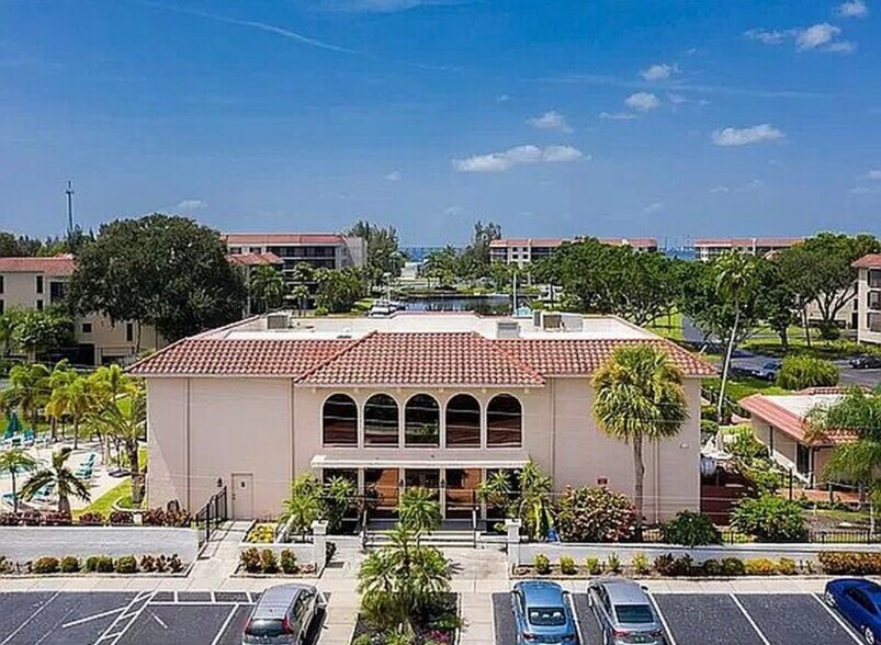 Clubhouse - 25188 Marion Ave