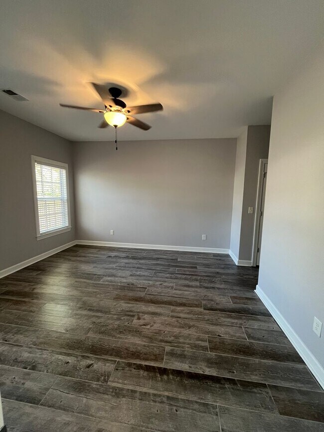 Building Photo - 3 Bedroom home with water views!