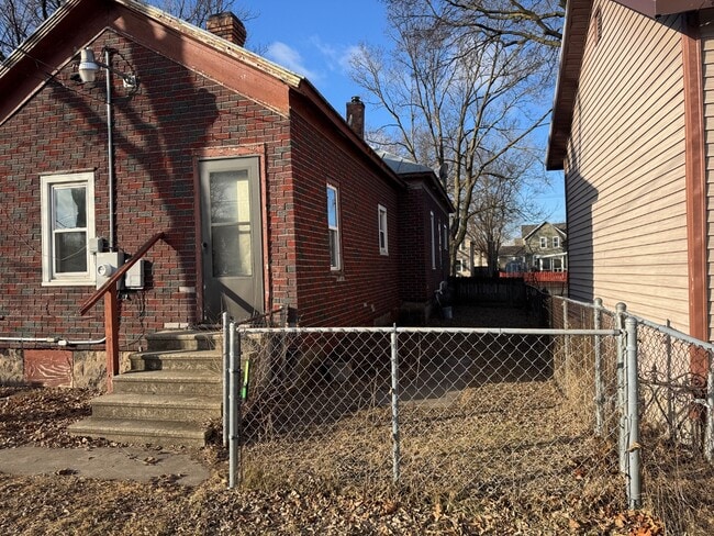 Building Photo - 526 Liberty St